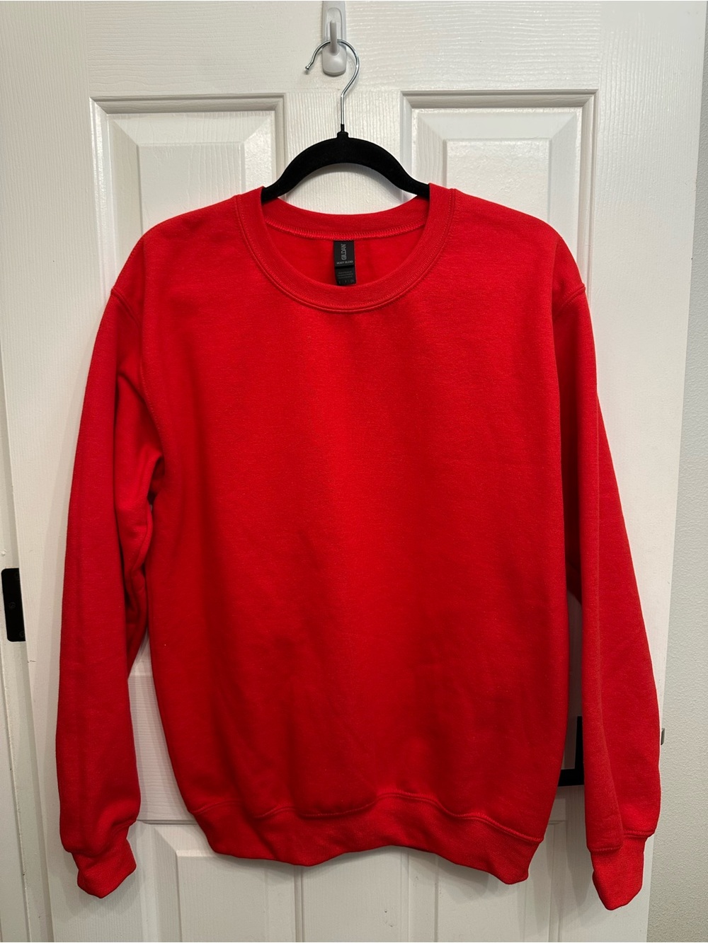 Gildan Red Crewneck Sweatshirt - Classic Fit